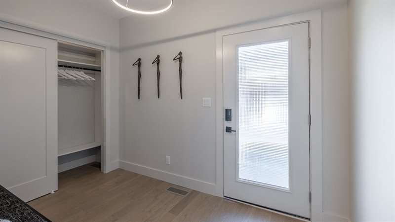 Foyer - DUO Flex unit 102 shown