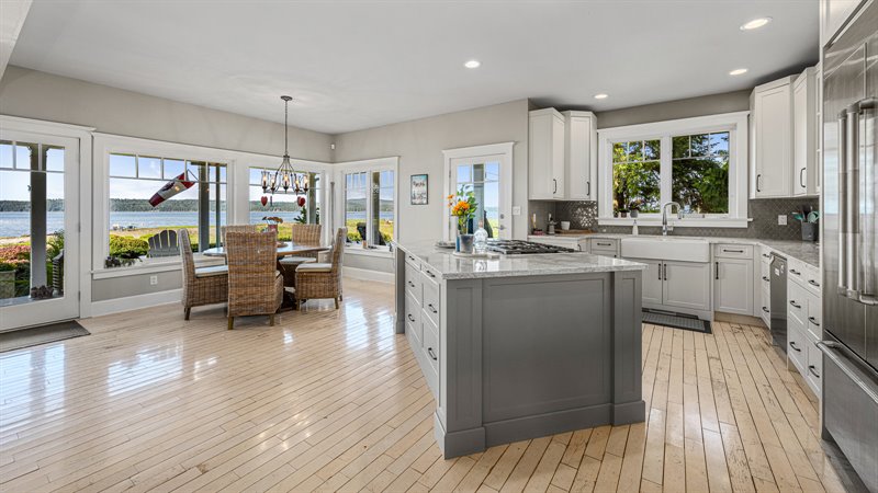 Bright Open Concept Great Room