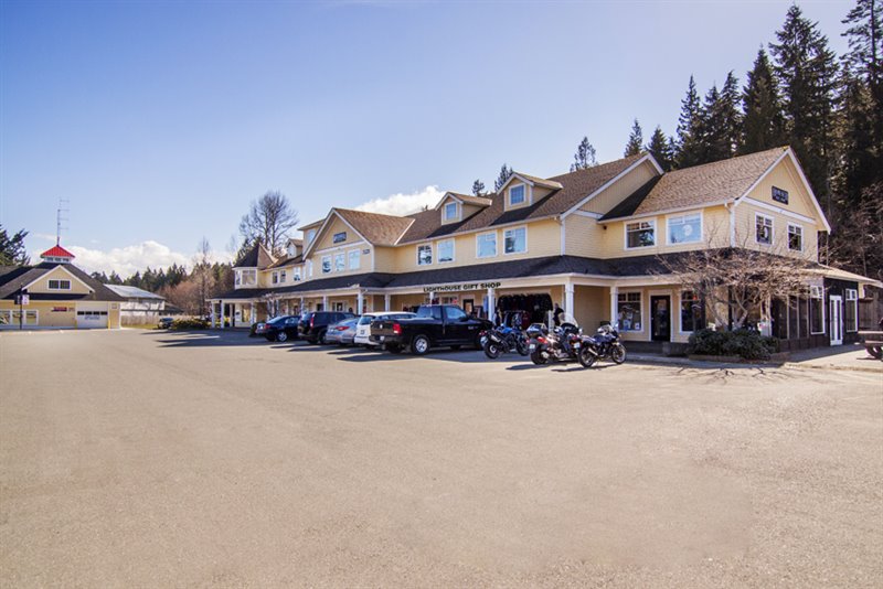 Minutes to Shopping & Amenities