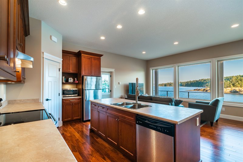 Suite - Kitchen