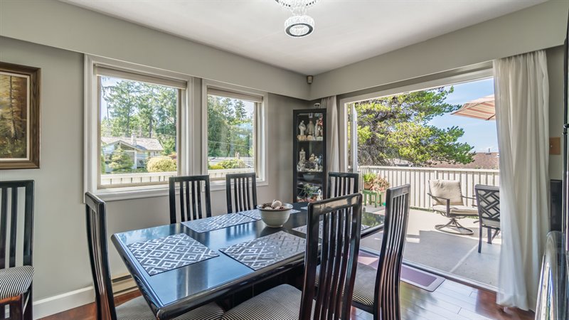 Dining Room - Door to Deck