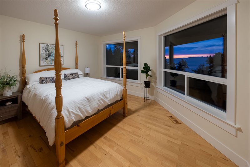 Bedroom 2 -Twilight