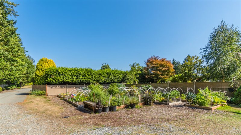 'Pebble Beach' Complex - Community Garden