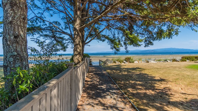 Trail to Beach