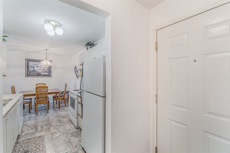 Foyer - Kitchen