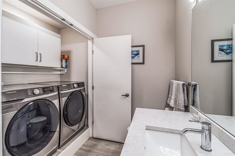 Main Bath | Laundry Facilities