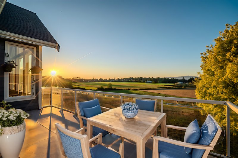 Deck 2 (Virtual Staging)