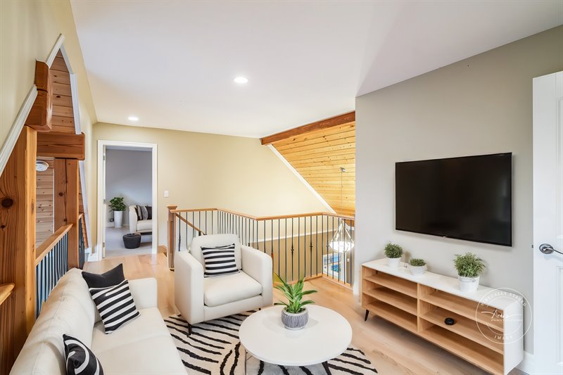 Upper Level Landing (Virtual Staging)