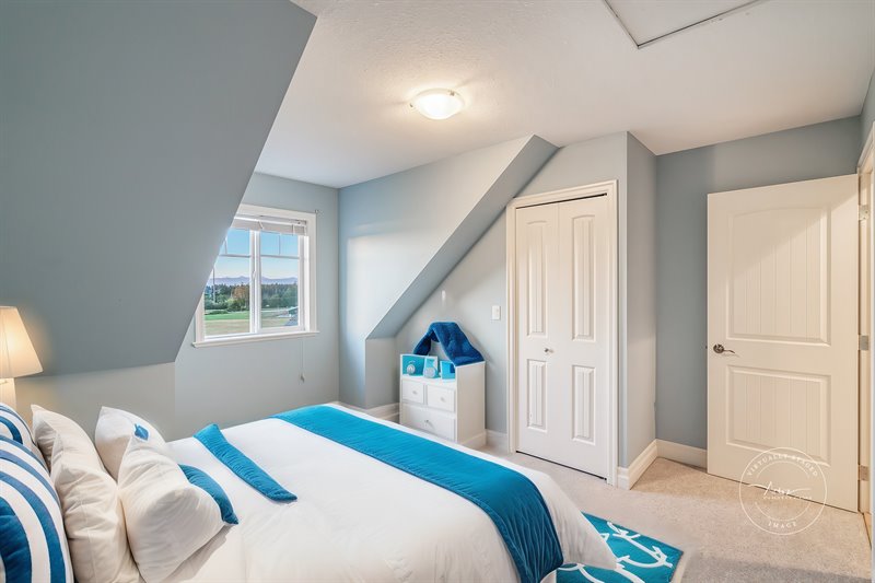 Upper Level  Suite - Bedroom 4 (Virtual Staging)