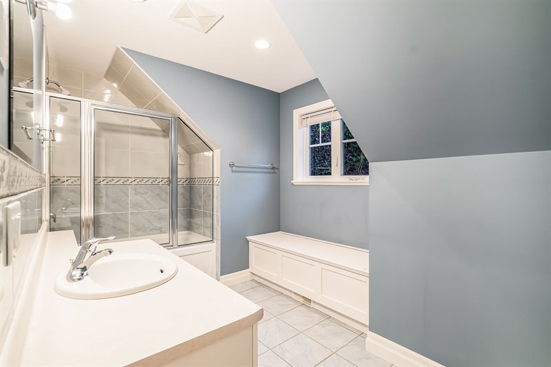 Upper Level Suite - Bath