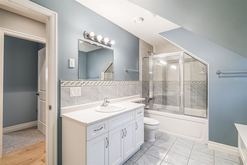 Upper Level Suite- Bath