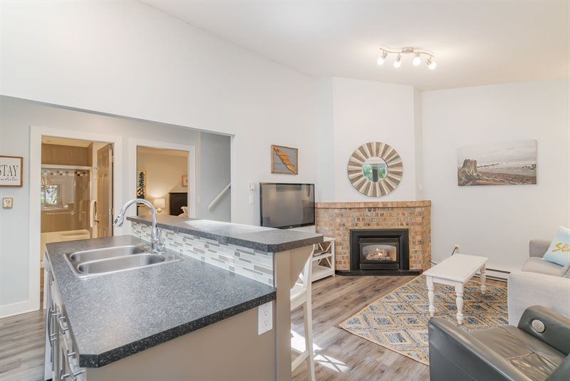 Kitchen | Living Area