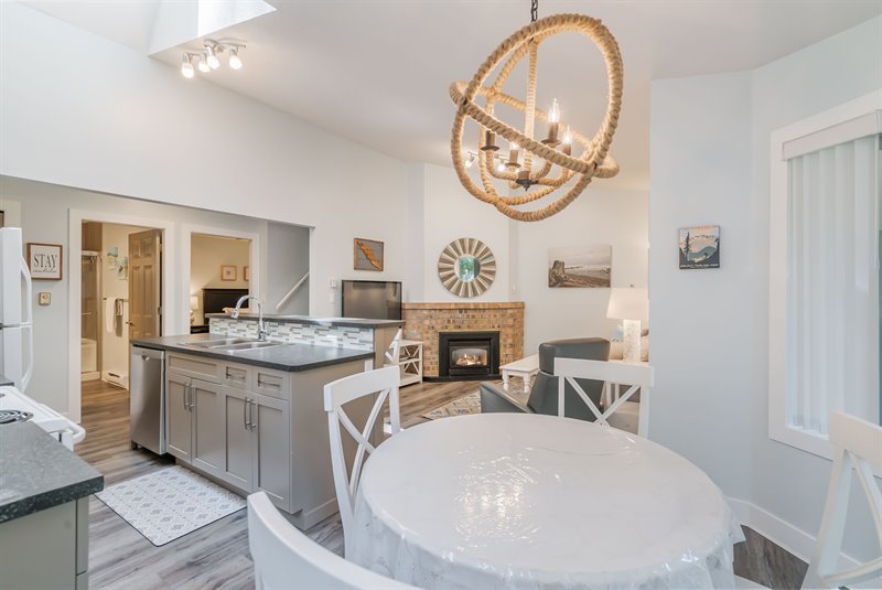 Dining & Living Areas