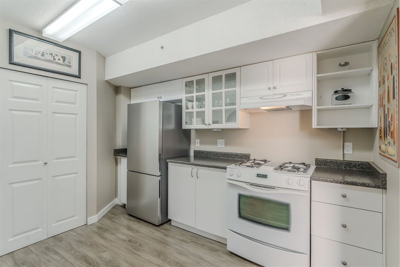 Guest Suite - Kitchen