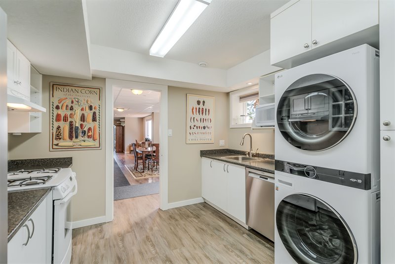 Guest Suite - Kitchen