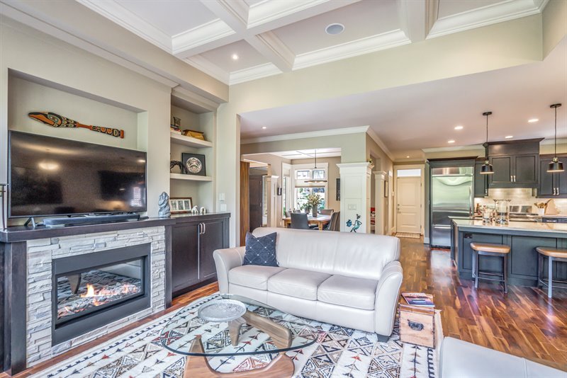 Living Room | Kitchen