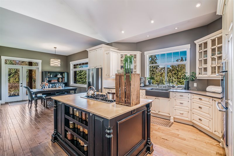 Kitchen | Dining Room