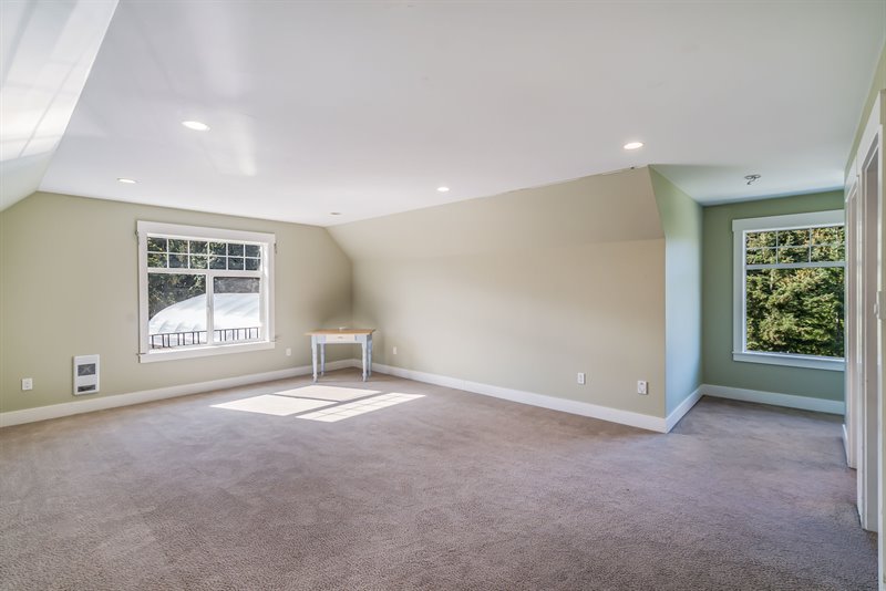 Upper Guest Suite - Living Area