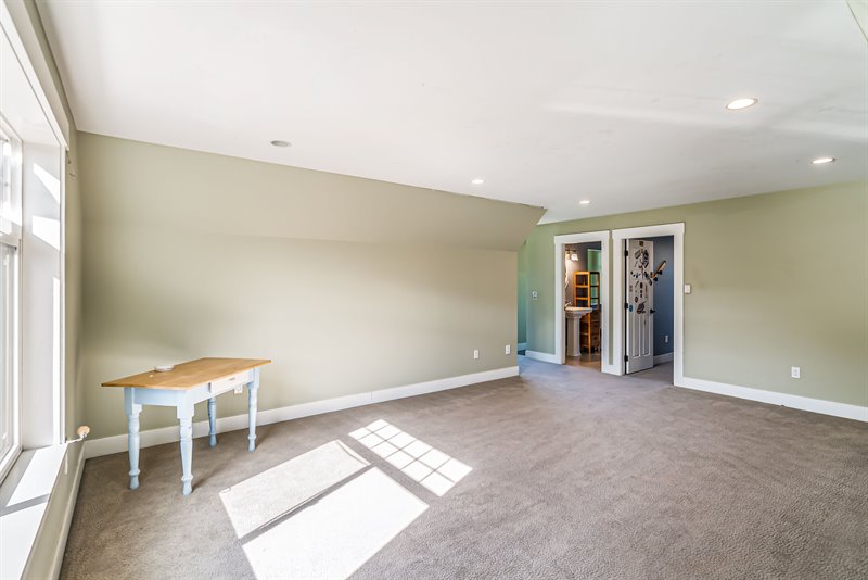 Upper Guest Suite - Living Area