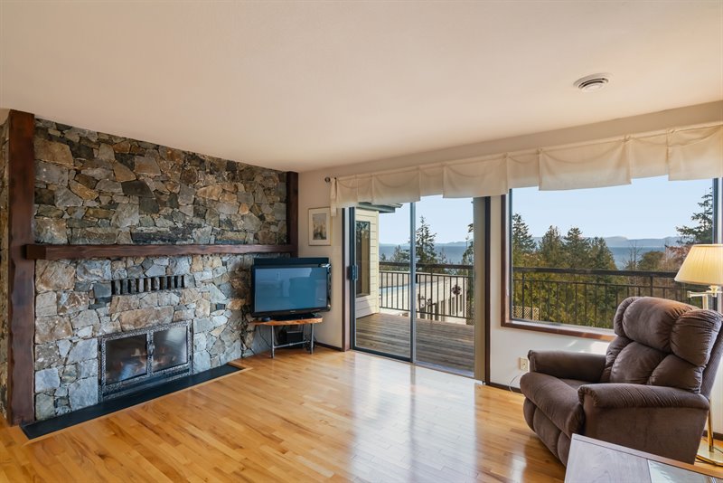 Family Room - Door to Deck