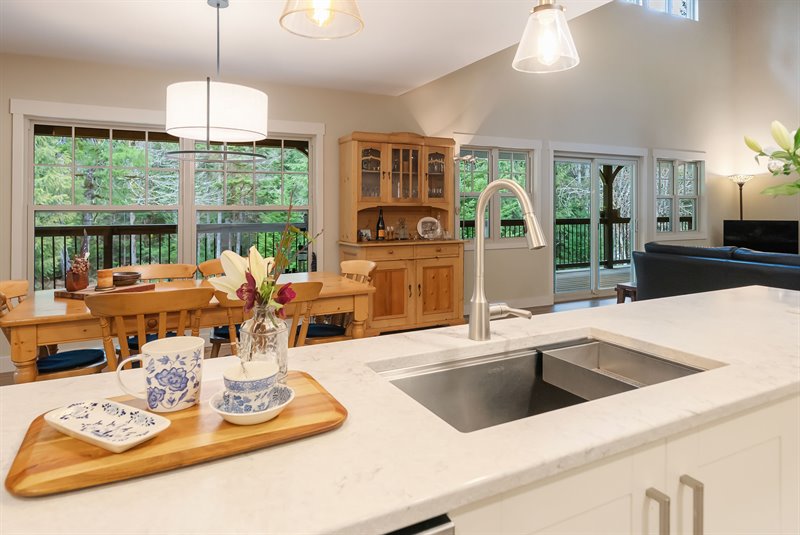 Kitchen | Dining Area