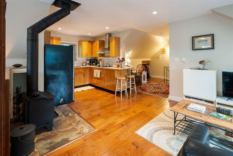 Guest Suite - Living Room | Kitchen