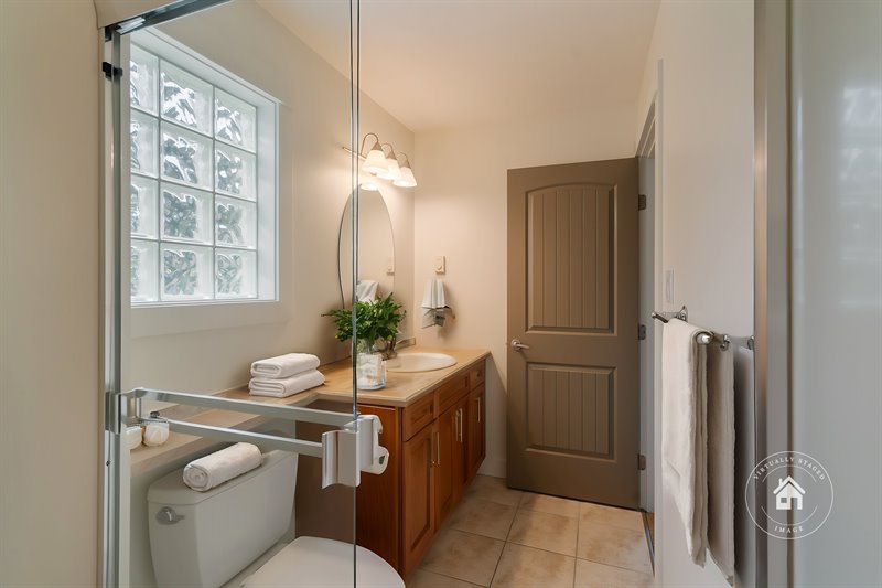 Ensuite  (Virtual Staging)