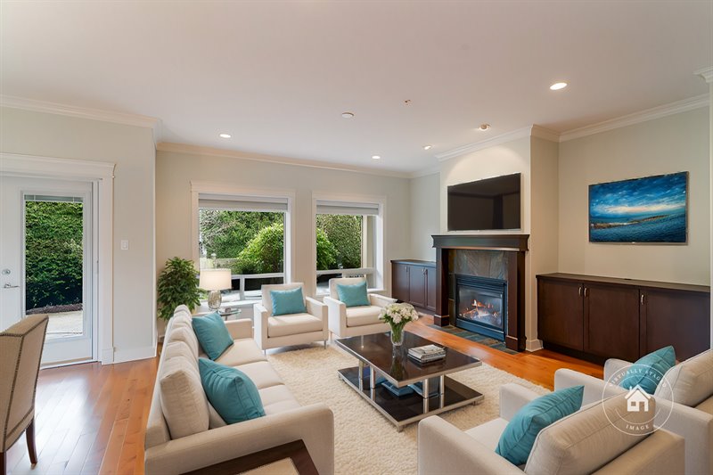 Living Room (Virtual Staging)