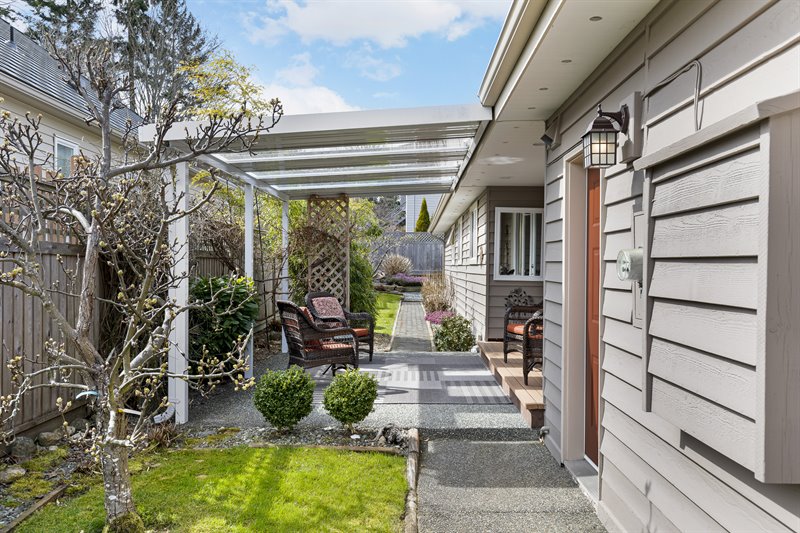 Deck & Backyard