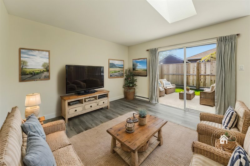 Dining Area - Door to Patio (Virtual Staging)
