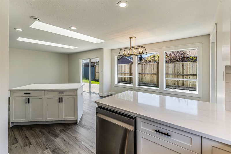 Kitchen - Breakfast & Dining Areas