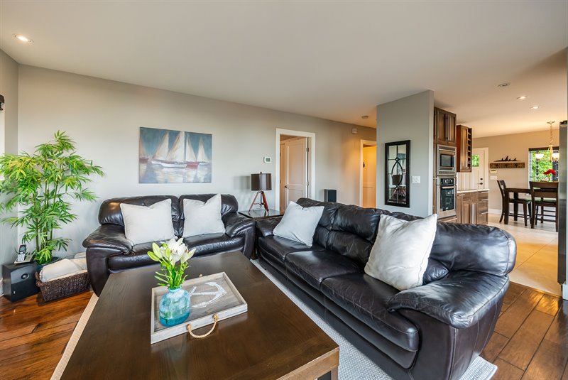 Living Room | Kitchen