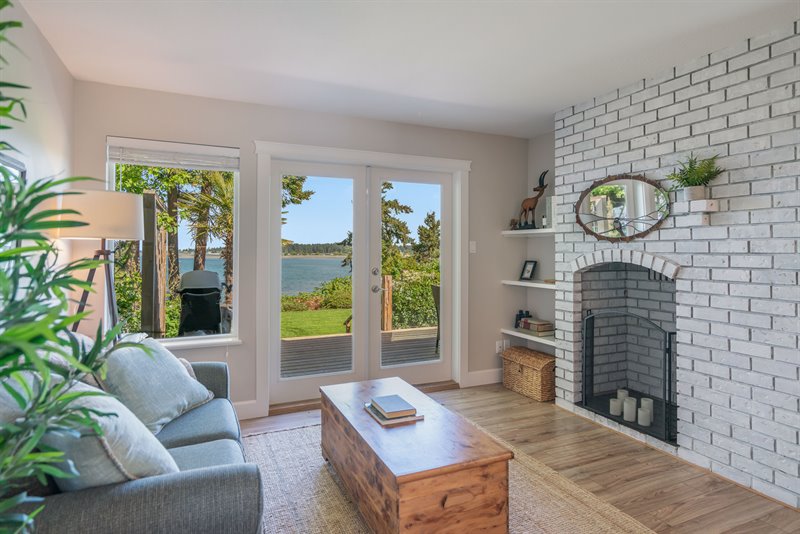 Family Room - Door to Deck