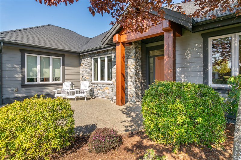 Front Patio | Entry