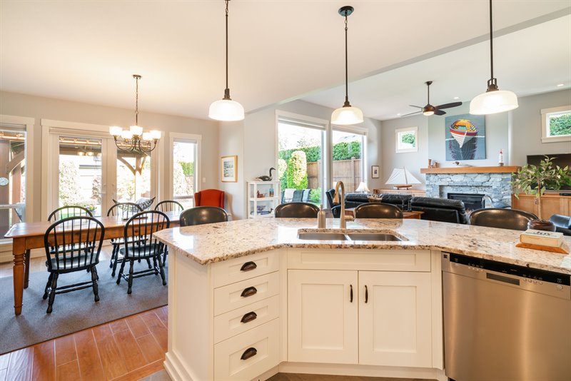Kitchen | Dining Room