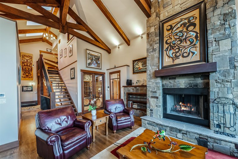 Living Room - Door to Wine Room