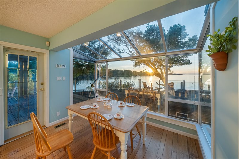 Nook - Door to Deck