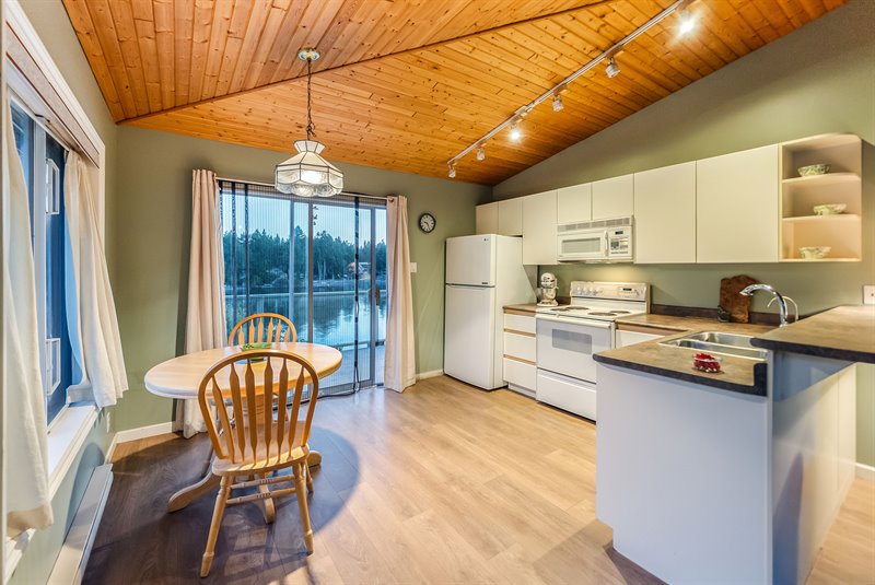 Guest Suite - Kitchen - Door to Deck 2