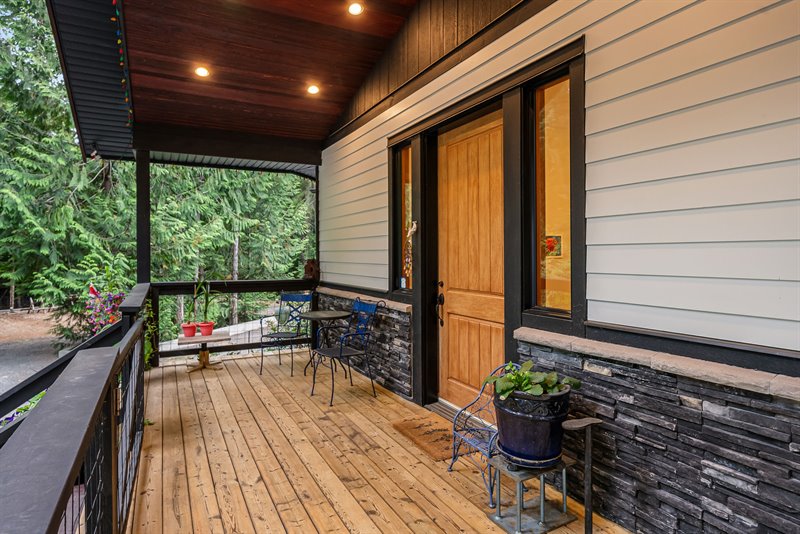 Front Deck | Entry
