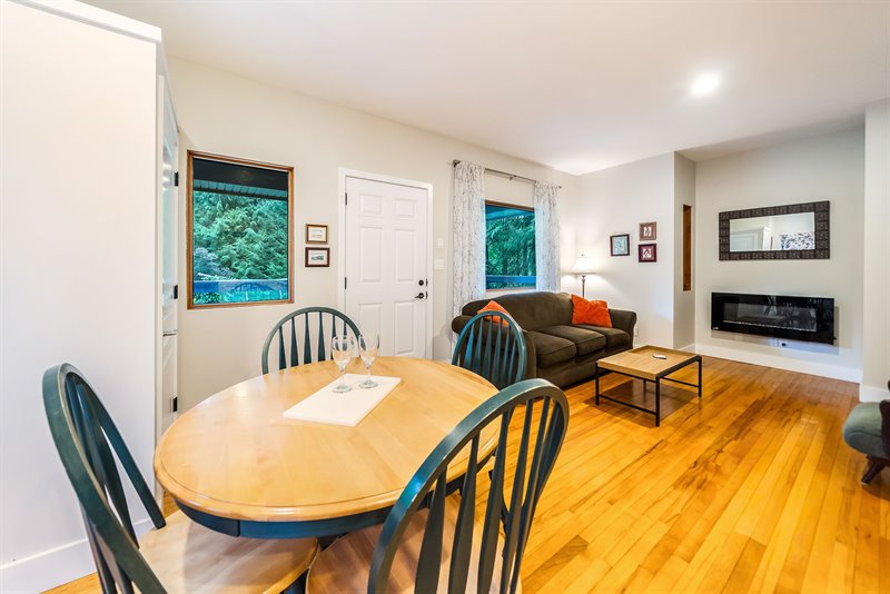Guest Cottage - Living | Dining Room