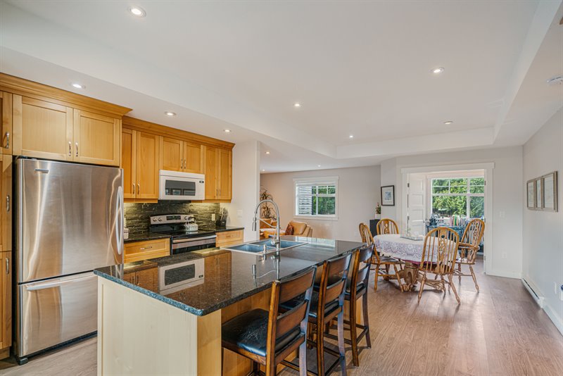 Legal Suite - Kitchen | Dining Room