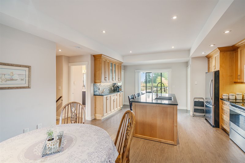 Legal Suite - Dining Room | Kitchen