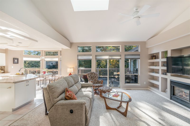 Open Concept Family Room | Kitchen