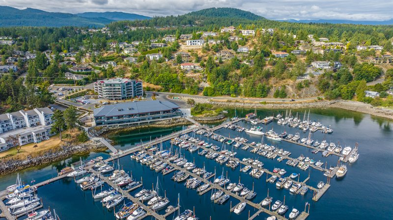 Close to Fairwinds Landing & Marina