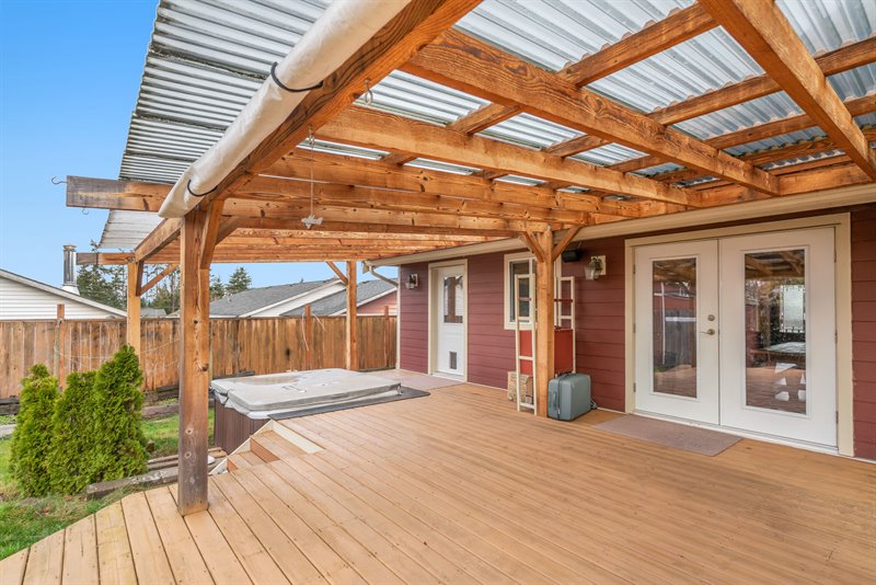 Deck & Hot Tub