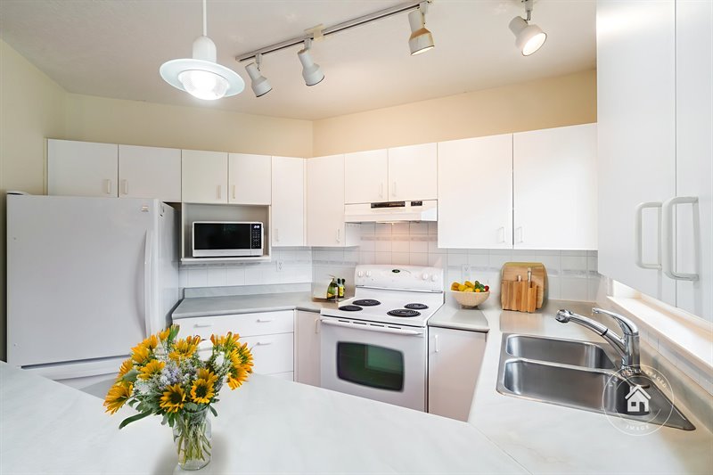 Kitchen (Virtual Staging)