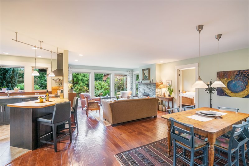 Spacious & Bright Open Concept