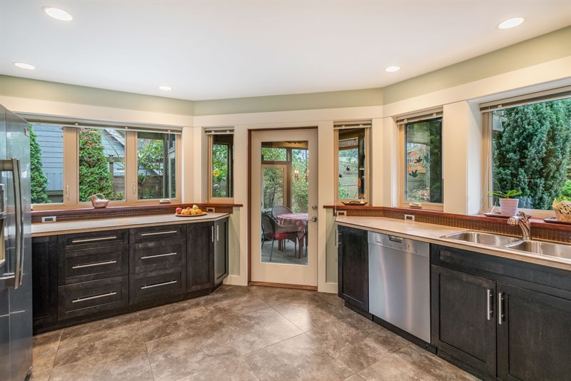 Kitchen - Door to Sun Room