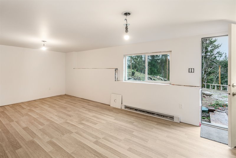 Guest Suite - Living Room & Exterior Access