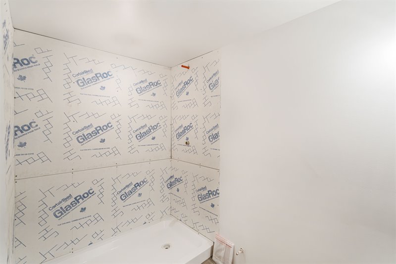 Guest Suite - Second Bath